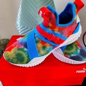 Girls Puma Sneakers size5C